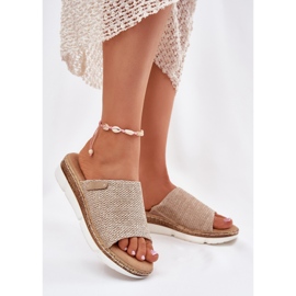 Flip -flops pentru femei cu o pană bej 2