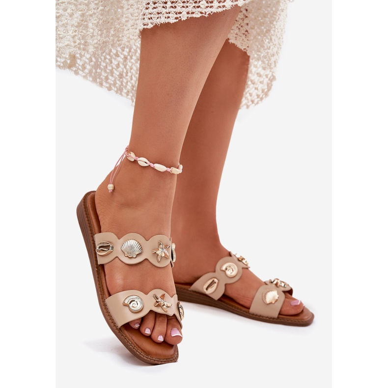 Flip -flops pentru femei cu pini de aur bej 1 Flip -flops pentru femei cu pini de aur bej 1