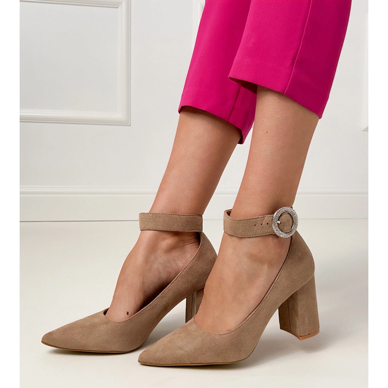 Pompe bej pe stâlp cu o cataramă și zircoane 2 Pompe bej pe stâlp cu o cataramă și zircoane 2