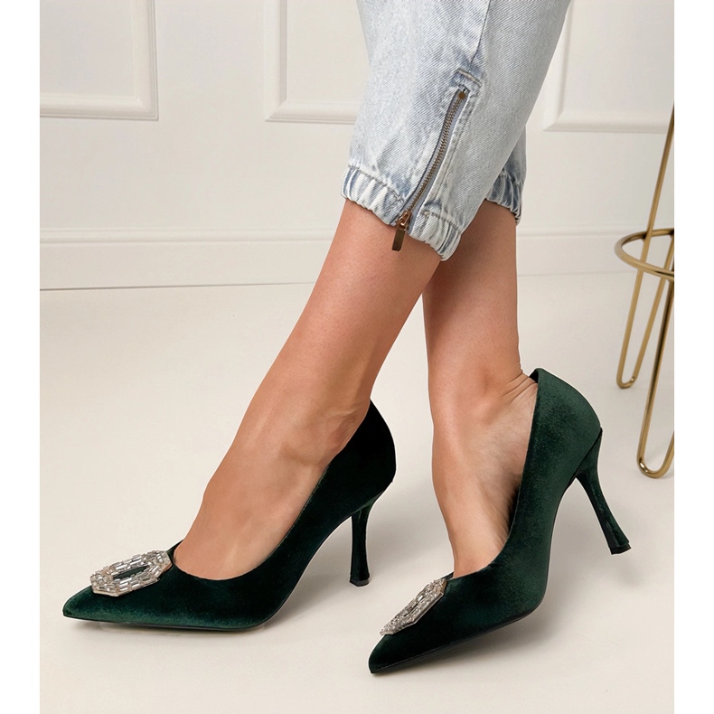 Pompe verzi pe un știft cu zirconi verde 1