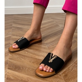 Flip -flops negru cu un decor auriu 1