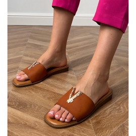 Flip -Flip -Flops cu un decor auriu maro 1