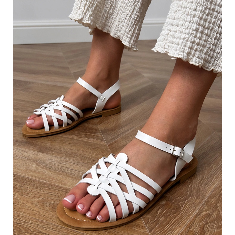 Sandale albe înfășurate pe o talpă plată 1