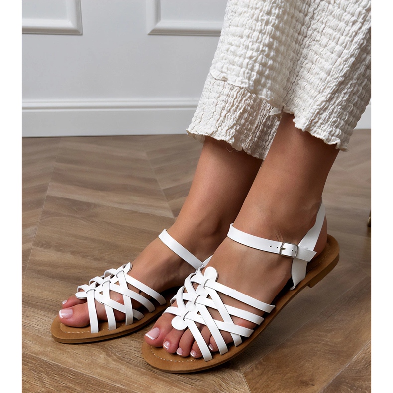 Sandale albe înfășurate pe o talpă plată 2