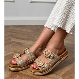 Clapele împletite bej cu paiete pe dungi 1