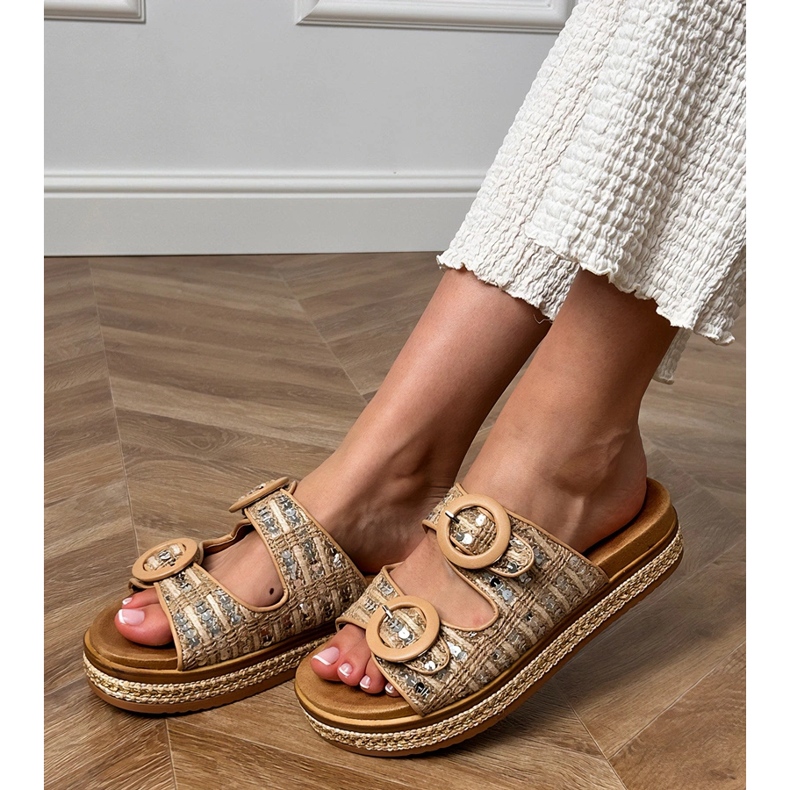 Clapele împletite bej cu paiete pe dungi 1