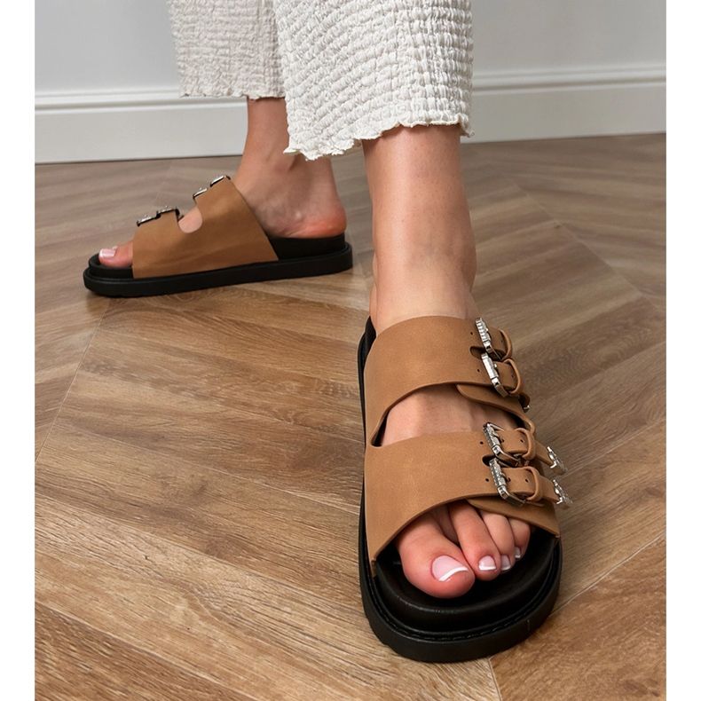 Papuci pentru femei maro cu catarame decorative bej 1