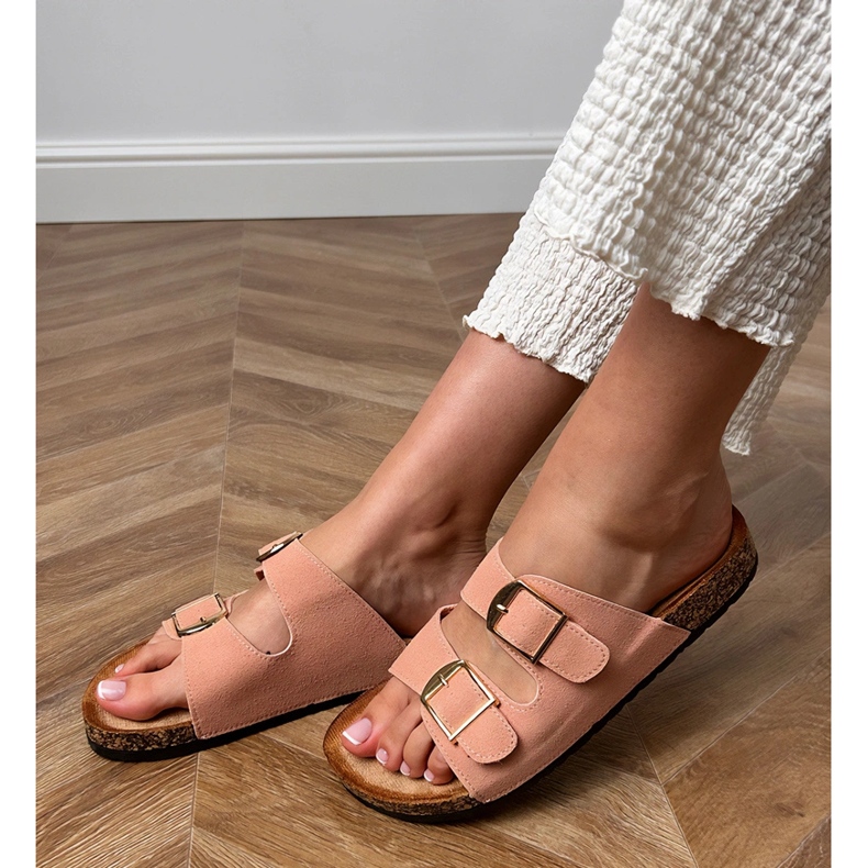 Flip -flops roz cu cleme pe o talpă de plută 1