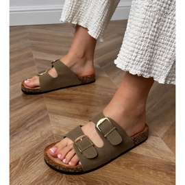 Flip -flops verde cu cleme pe o talpă de plută 1