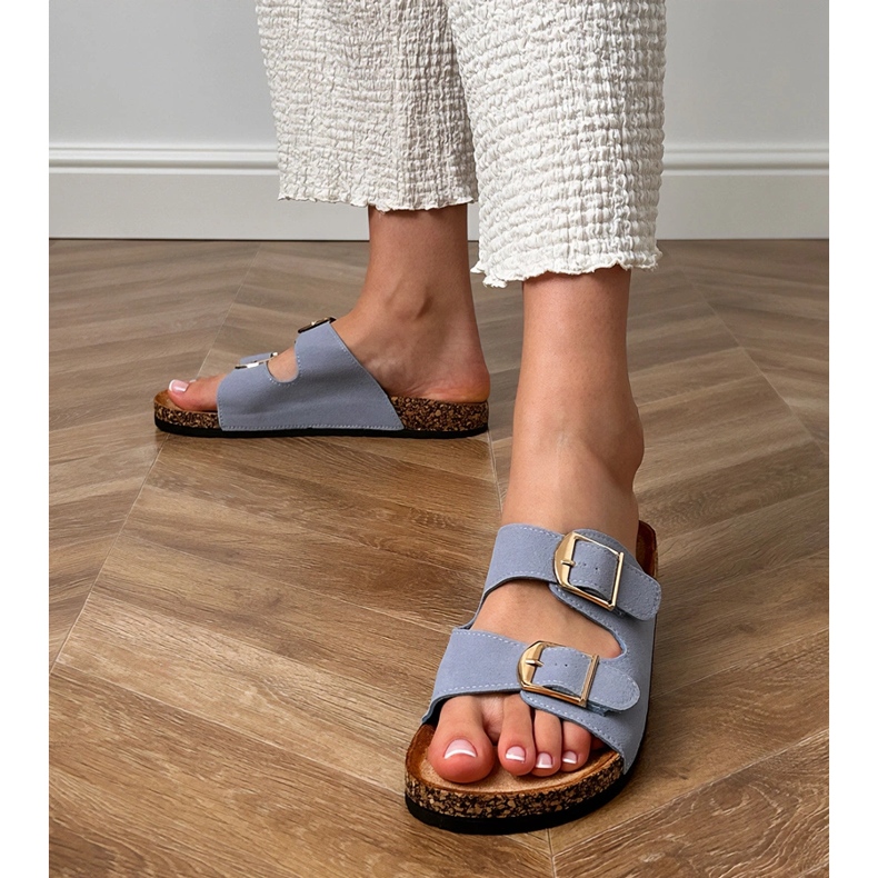 Flip -flops albastru cu cleme pe o talpă de plută 1