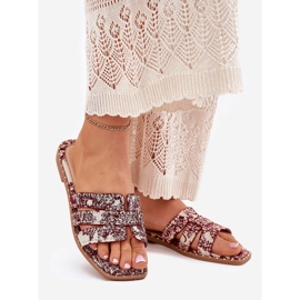 Clapele decorate de burgundie plat roșu 1