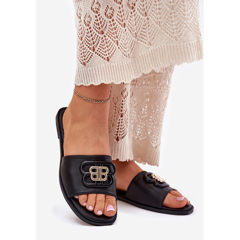 Flip -flops pentru femei cu un detaliu decorativ negru 1