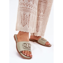 Flip -flops pentru femei cu un detaliu verde decorativ 2