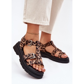 Sandale din piele Eco pentru femei cu cleme din cataramă leopard bej 2 Sandale din piele Eco pentru femei cu cleme din cataramă leopard bej 2