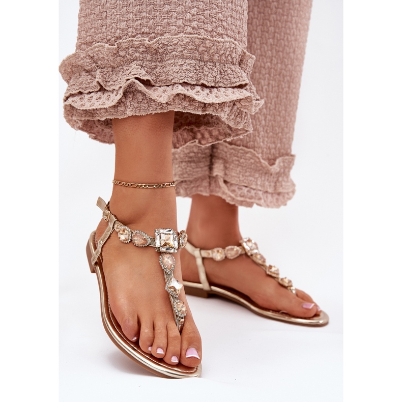 Sandale pentru femei cu lac plat cu cristale aurii de aur 2 Sandale pentru femei cu lac plat cu cristale aurii de aur 2