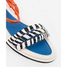 Sandale multicolore pe o talpă plană 1