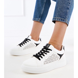 Adidași albi cu inserții negre pe platformă 1
