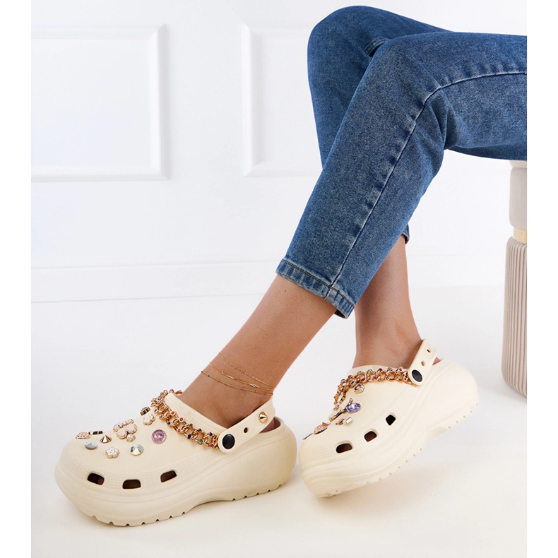 FLIP -FLIP -FLOP -uri construite cu decorațiuni bej 2