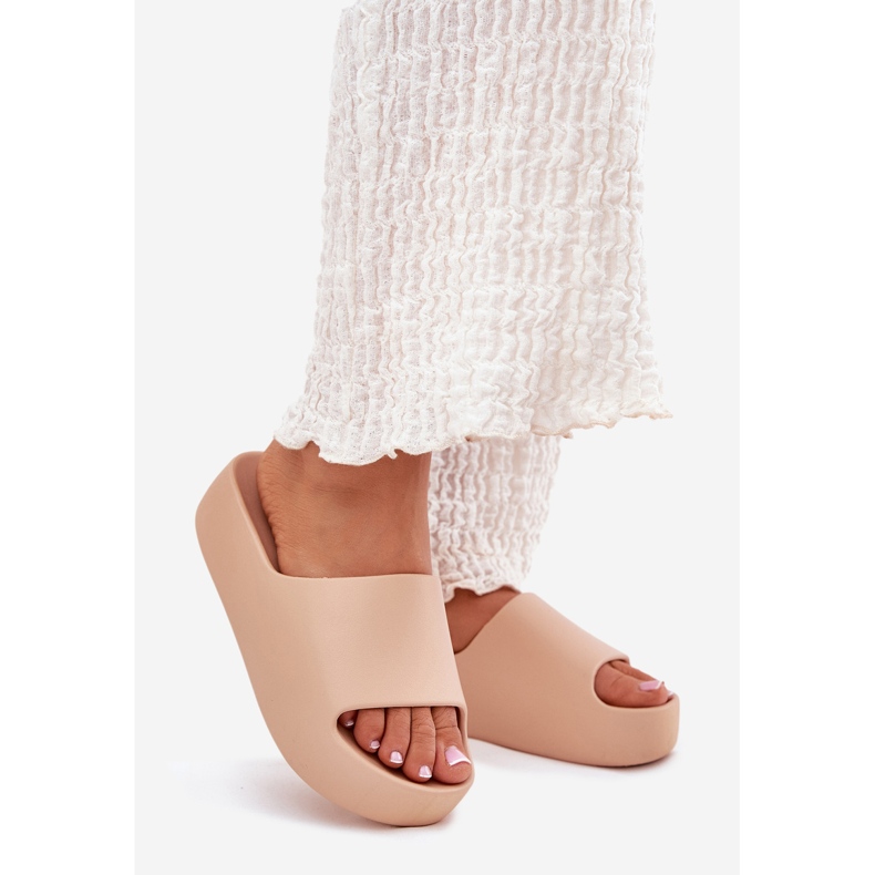 Papuci pentru femei pe o talpă groasă de kaki bej 1 Papuci pentru femei pe o talpă groasă de kaki bej 1