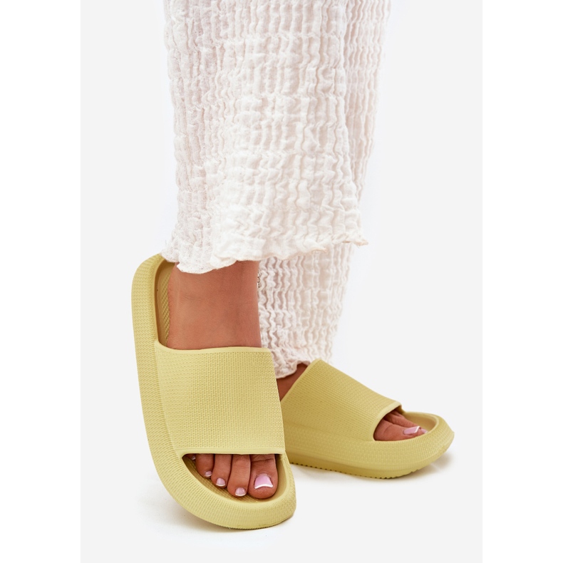 Papuci de spumă ușoară pentru femei pe o talpă groasă de var verde 1 Papuci de spumă ușoară pentru femei pe o talpă groasă de var verde 1