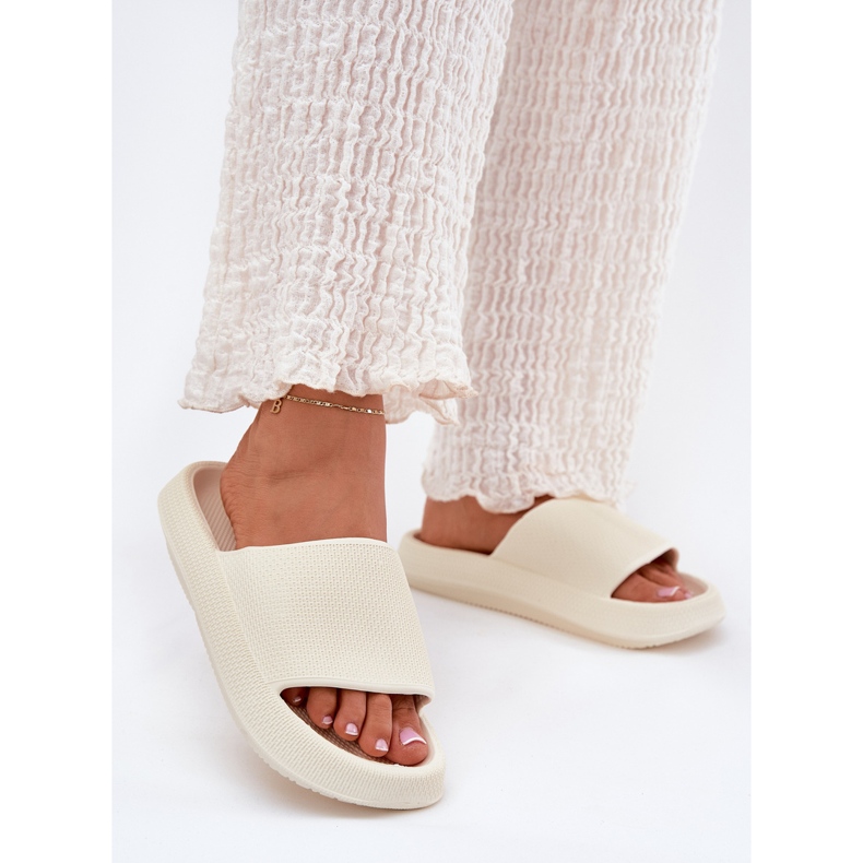 Papuci de spumă ușoară pentru femei pe o talpă ECRU groasă alb 2