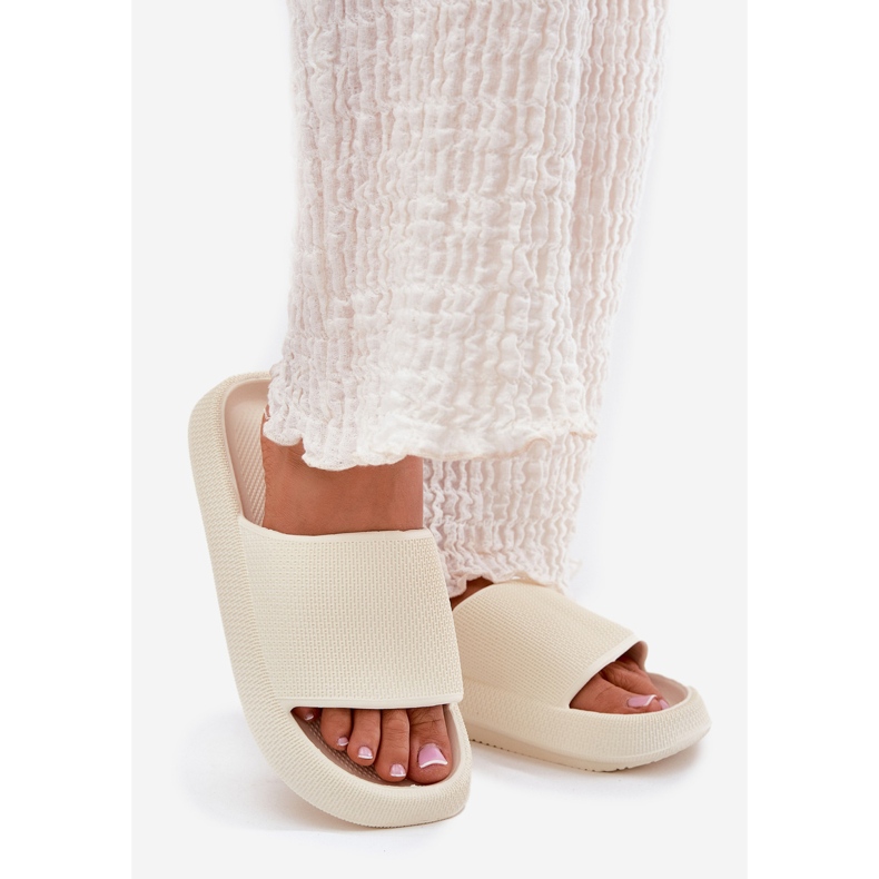 Papuci de spumă ușoară pentru femei pe o talpă ECRU groasă alb 1