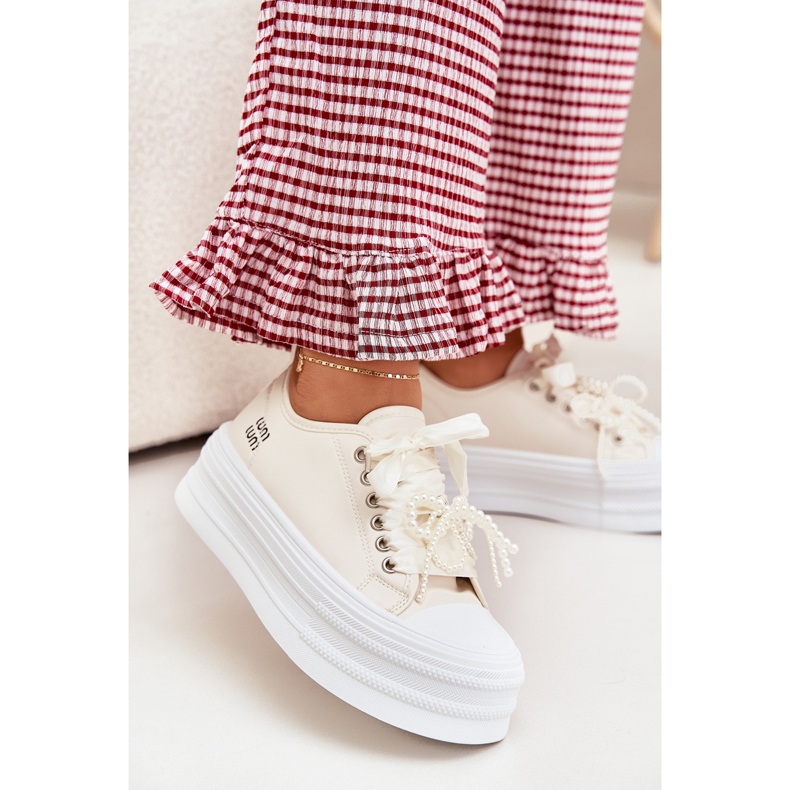 Adidași pentru femei pe platformă cu bej decorativ de dacing 2