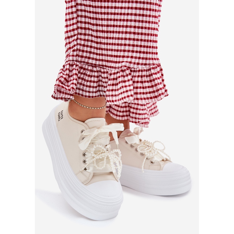 Adidași pentru femei pe platformă cu bej decorativ de dacing 1