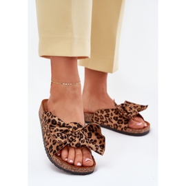 Flip -flops pentru femei pe o talpă de plută cu un bol cu arc maro 2 Flip -flops pentru femei pe o talpă de plută cu un bol cu arc maro 2