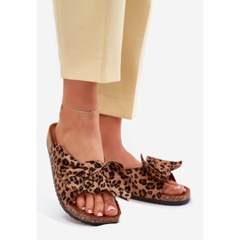 Flip -flops pentru femei pe o talpă de plută cu un bol cu ​​arc maro 1