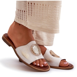 Flip-flops din piele Zazoo 2938, cu toc plat, cu decor auriu, periat alb 4 Flip-flops din piele Zazoo 2938, cu toc plat, cu decor auriu, periat alb 4