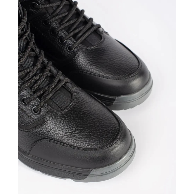 Cizme pentru bărbați izolate negru 1