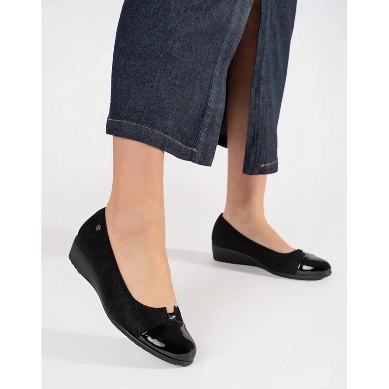 Goodin Pantofi negri cu un deget lăcuit negru 1