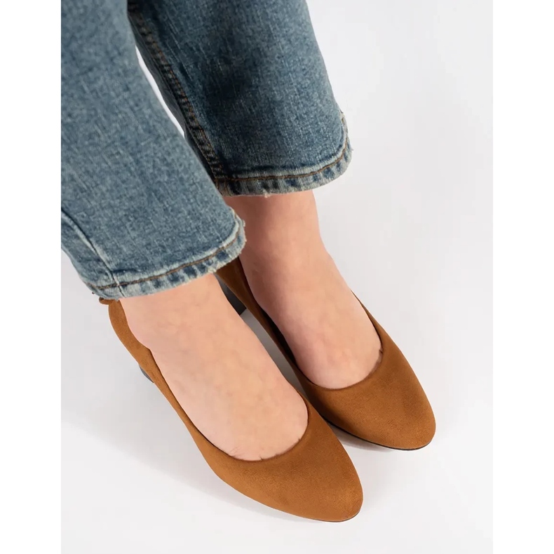 Goodin Pompele din piele de căprioară maro pe stâlp 1