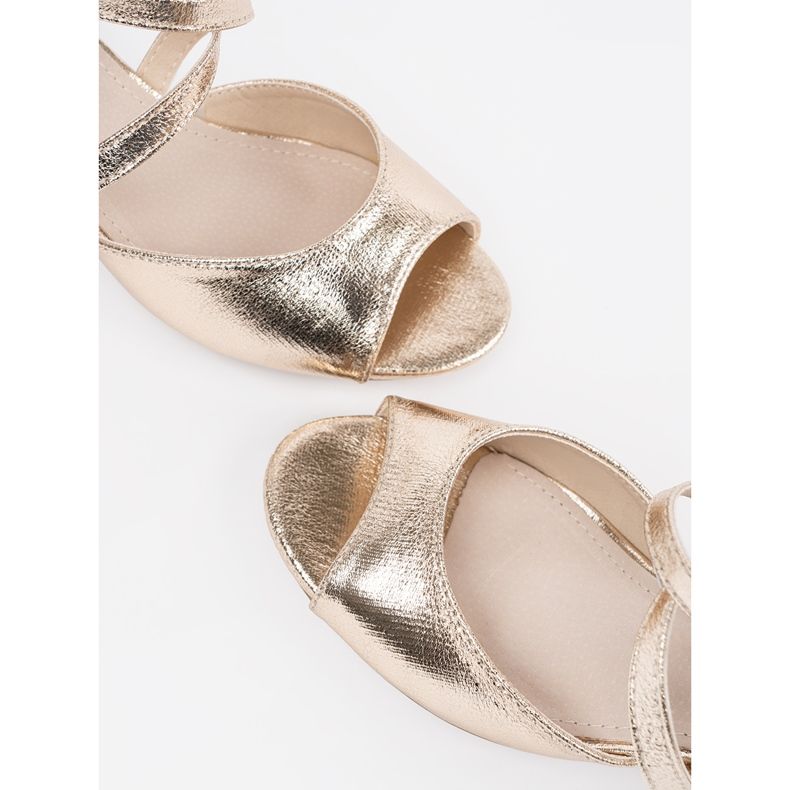 Goodin Sandale de aur pe un post scăzut 1