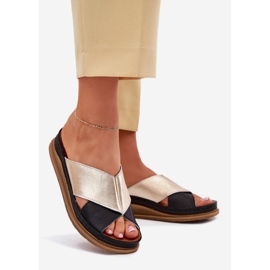 Flip-flops din piele feminină pe platforma Maciejka L4986-25 Gold-Black negru 1 Flip-flops din piele feminină pe platforma Maciejka L4986-25 Gold-Black negru 1