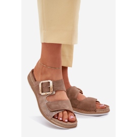 Flip -flops pentru femei cu o cataramă și velcro inblu mk000013 maro 1 Flip -flops pentru femei cu o cataramă și velcro inblu mk000013 maro 1