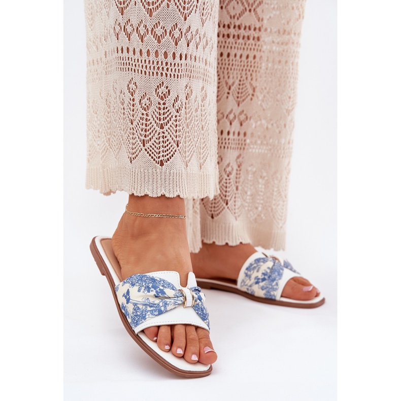 Flip -flop -uri pentru femei cu un arc alb 2