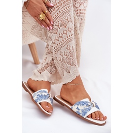 Flip -flop -uri pentru femei cu un arc alb 7