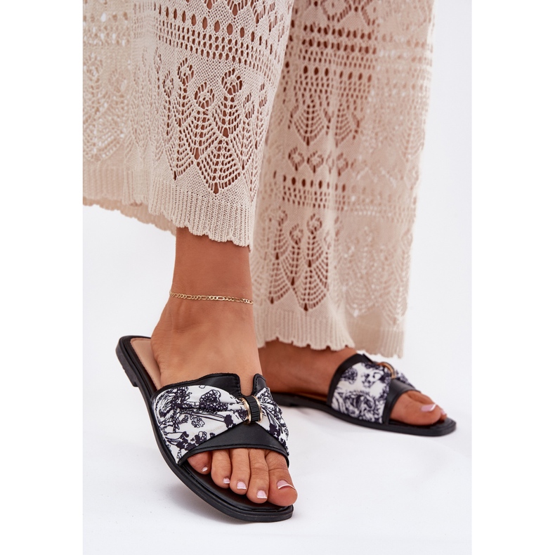 Flip -flop -uri pentru femei cu un arc negru 2