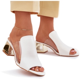 Flip -flops pentru femei pe postul alb 7