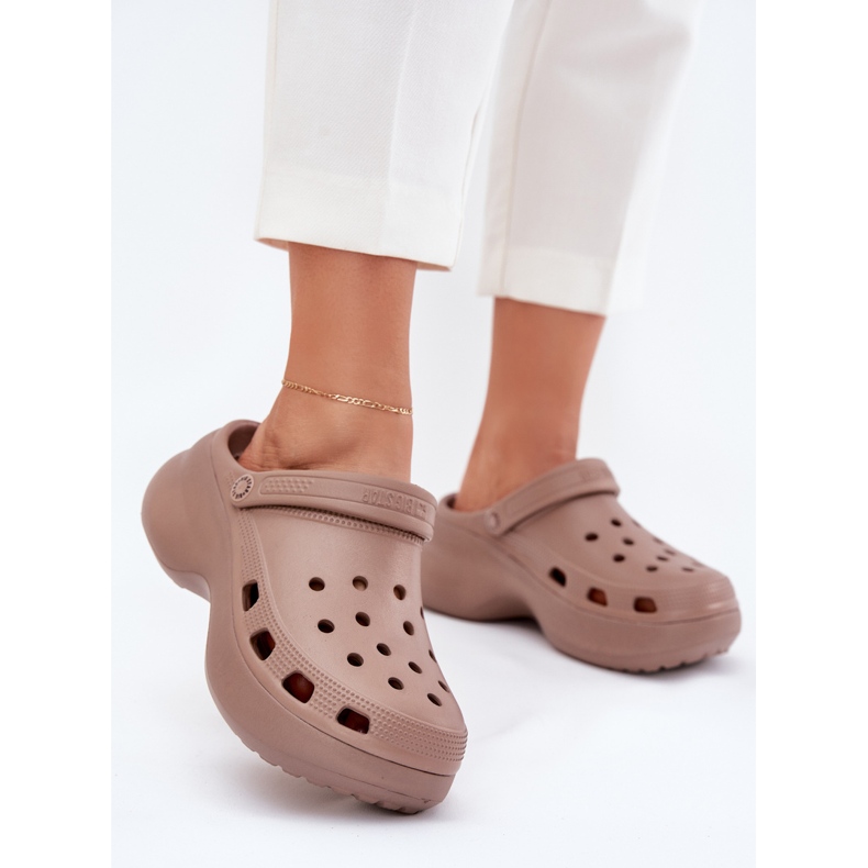 FLIP -uri de spumă pentru femei pe talpa masivă Big Star RR274A121 Dark Beige bej 2 FLIP -uri de spumă pentru femei pe talpa masivă Big Star RR274A121 Dark Beige bej 2