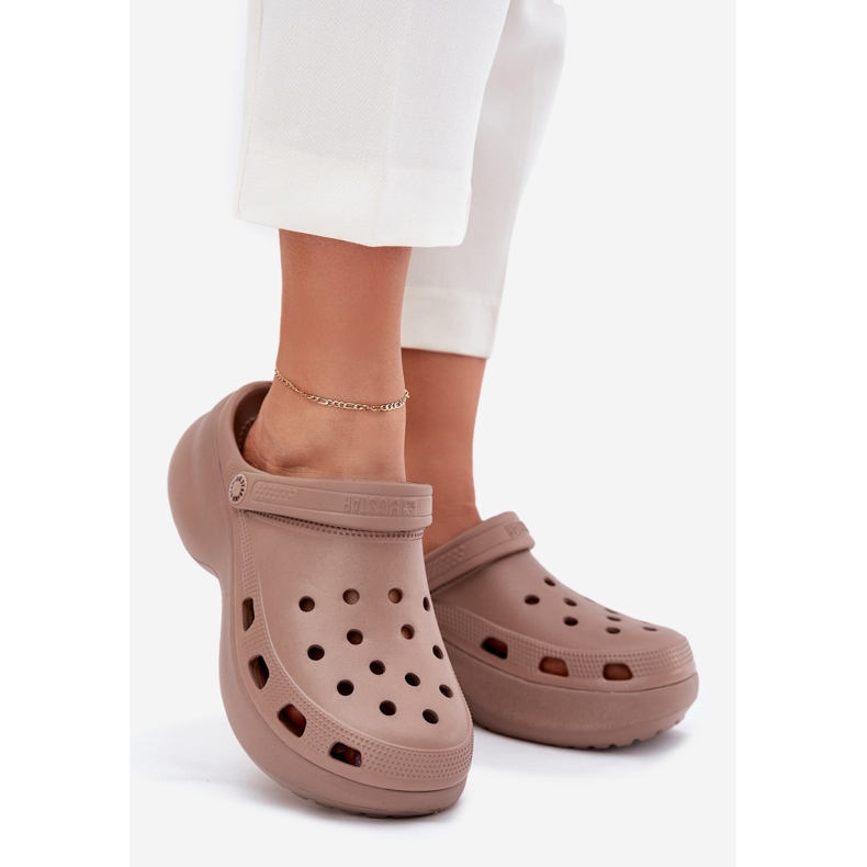 FLIP -uri de spumă pentru femei pe talpa masivă Big Star RR274A121 Dark Beige bej 1 FLIP -uri de spumă pentru femei pe talpa masivă Big Star RR274A121 Dark Beige bej 1