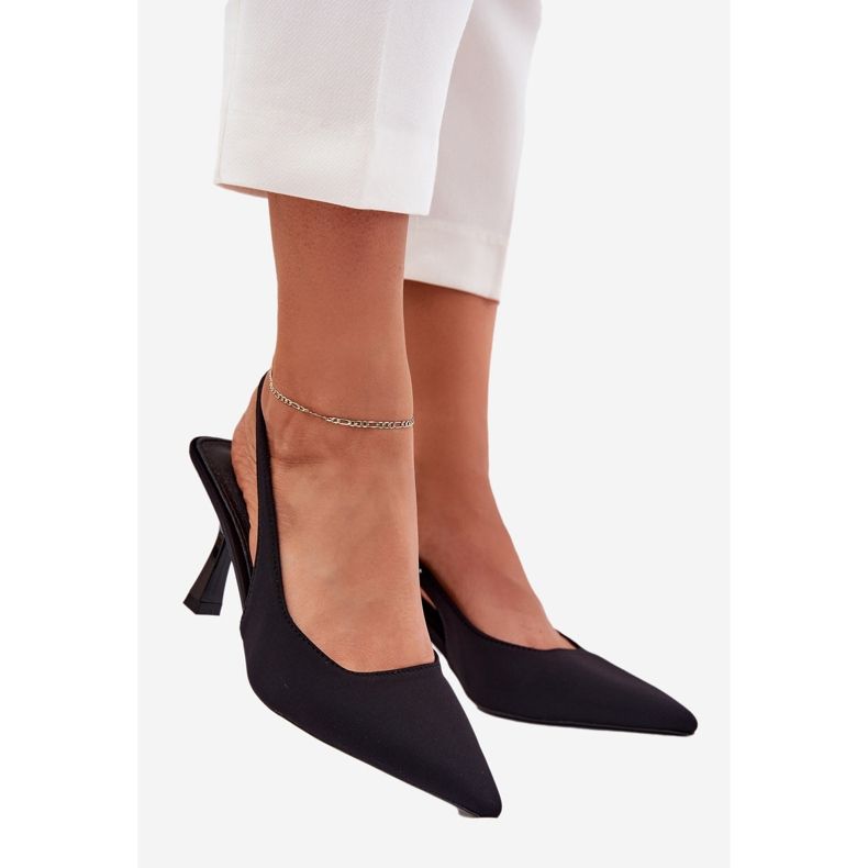 Sandale pentru femei pe un știft negru 1