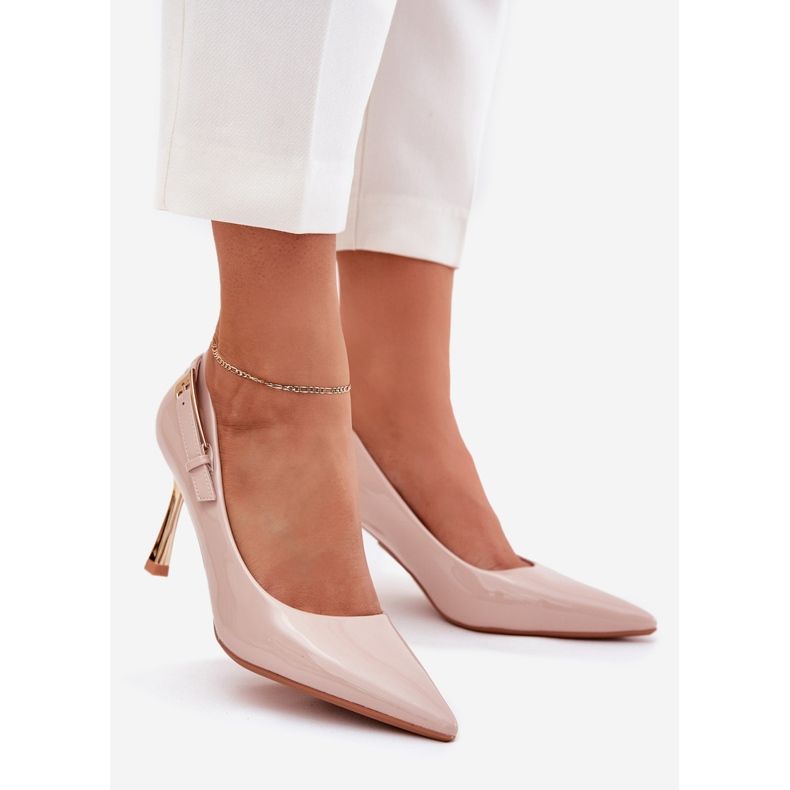 Tocuri pictate cu o clemă bej aurită 1