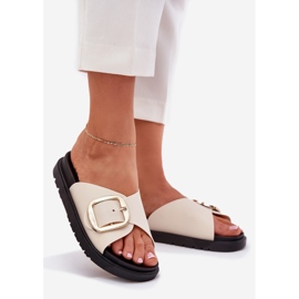 Papuci pentru femei pe platformă cu o clemă de aur bej 1 Papuci pentru femei pe platformă cu o clemă de aur bej 1