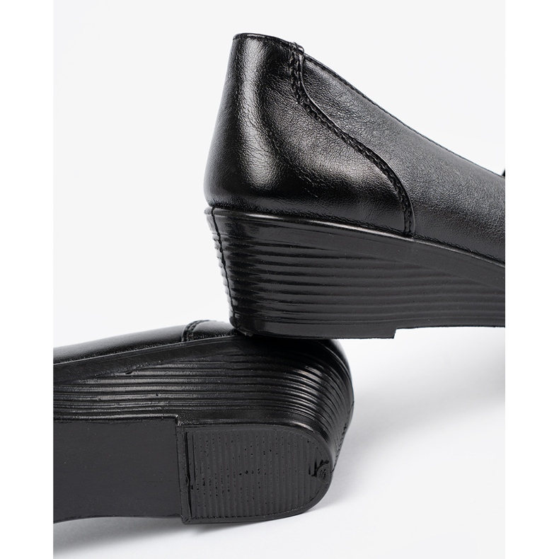 Pantofi pentru femei cu textura pielii șarpelui negru 1