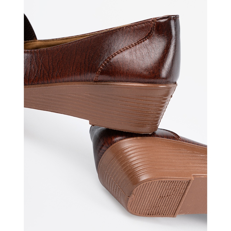 Shelvt Pantofi pe o pană joasă maro 1