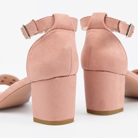 Seastar Sandale pe o postare cu știfturi 2