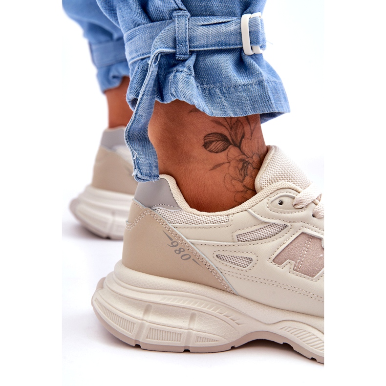 Încălțăminte sport pentru femei cu ochiuri bej 1